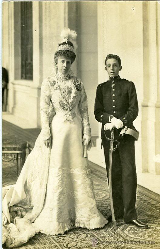 Don Alfonso XIII con su madre Doña María Cristina