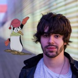 Víctor Lorente Ruíz y el protagonista de su composición "Pablo, el pingüino friolero"